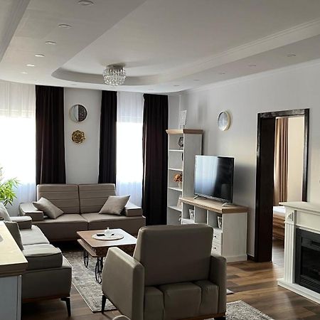 Airport Sky Apartments Lux Belgrado Buitenkant foto