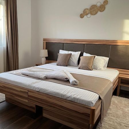 Airport Sky Apartments Lux Belgrado Buitenkant foto