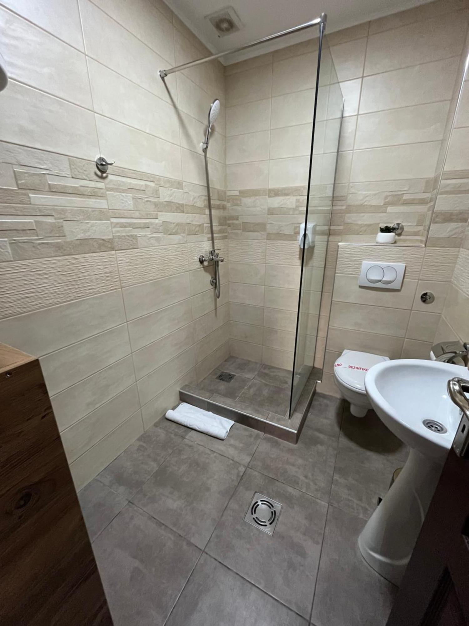 Airport Sky Apartments Lux Belgrado Buitenkant foto