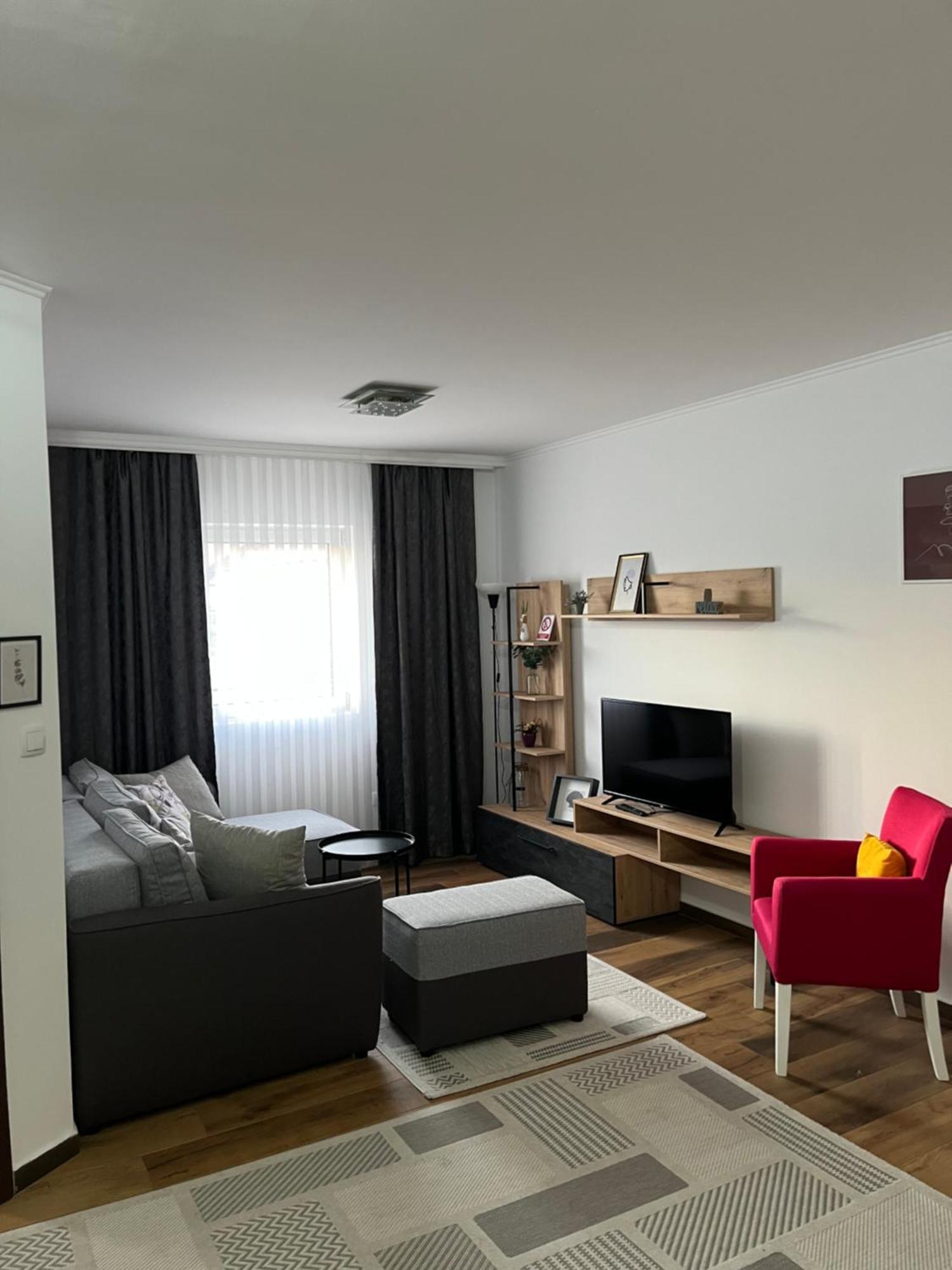 Airport Sky Apartments Lux Belgrado Buitenkant foto