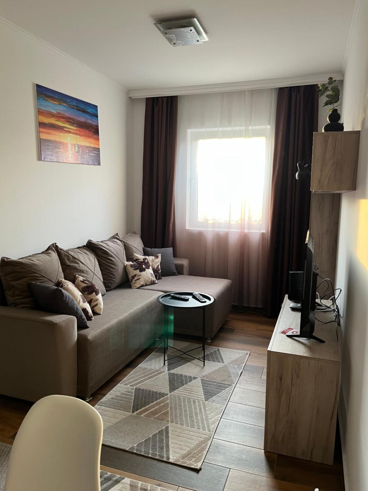 Airport Sky Apartments Lux Belgrado Buitenkant foto