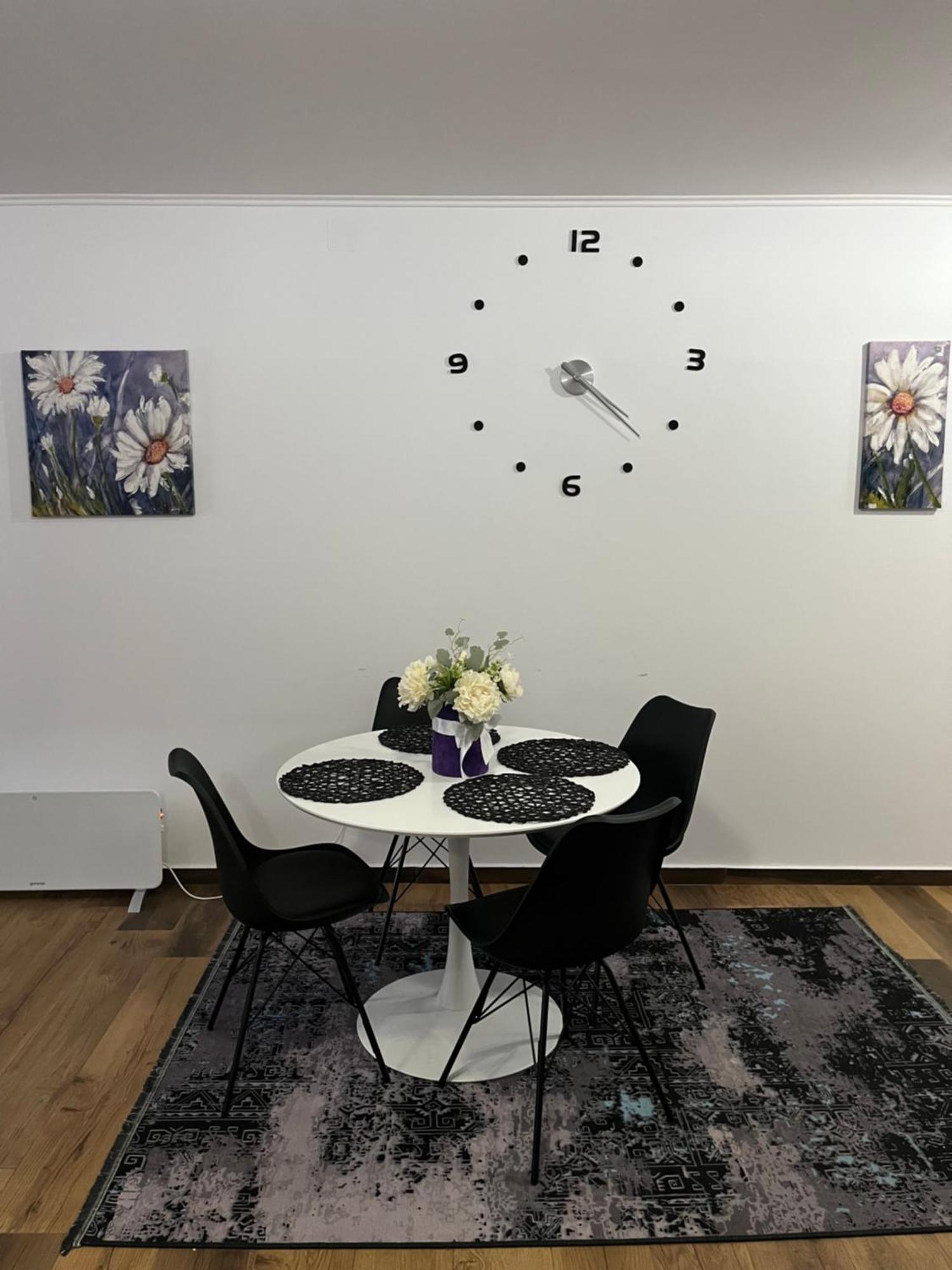 Airport Sky Apartments Lux Belgrado Buitenkant foto