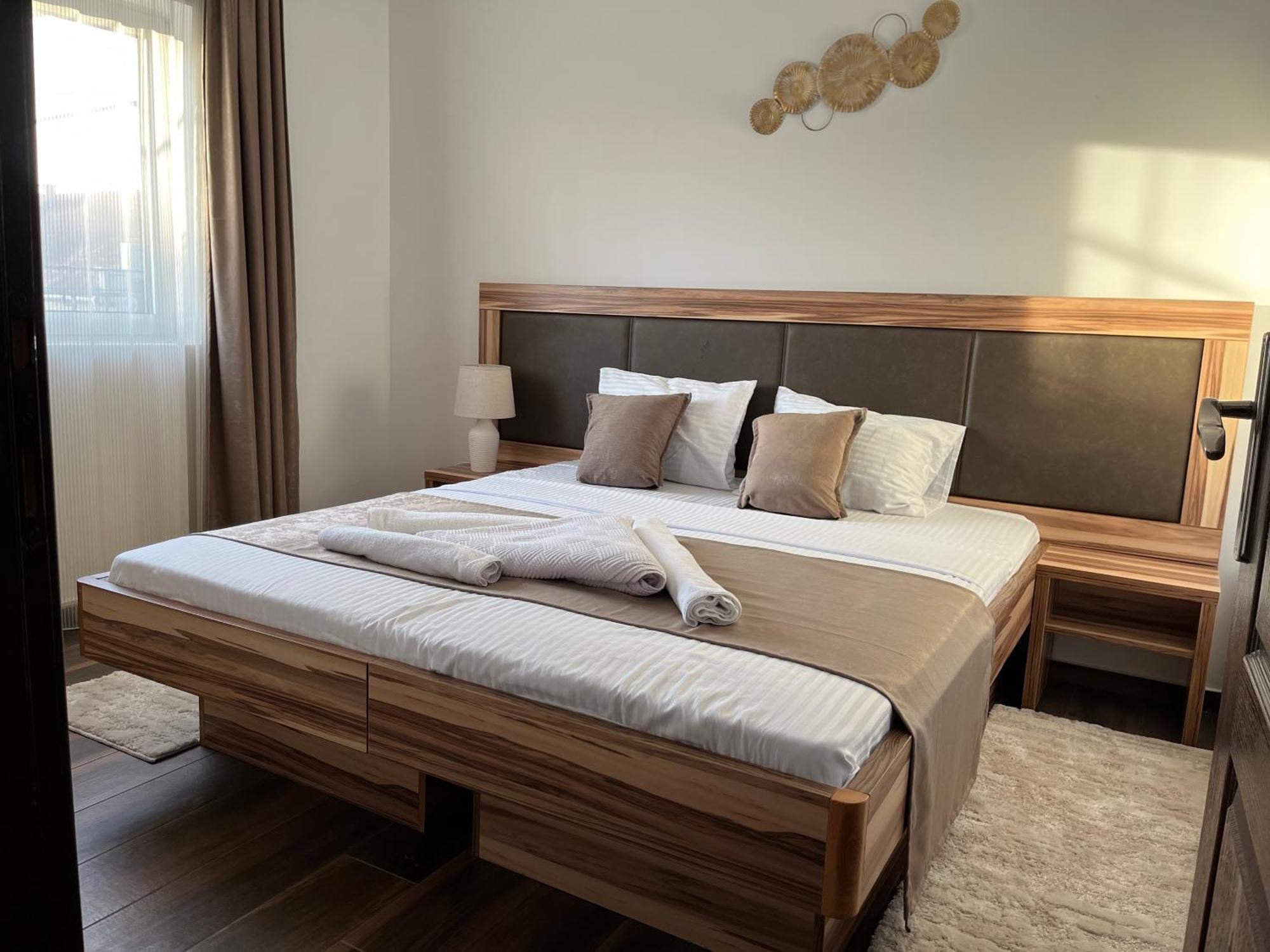 Airport Sky Apartments Lux Belgrado Buitenkant foto